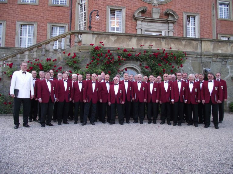 Gruppenbild vor dem Schloss